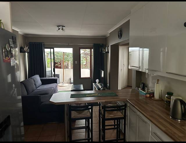 2 BEDROOM FLAT FOR SALE IN NORTHWOLD